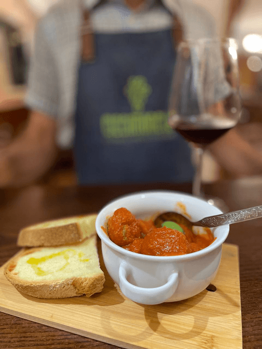 Polpette al sugo di carne di manzo e maiale. 